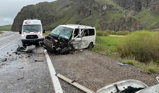 Li Agirî qezaya trafîkê: Mirî û birîndar hene